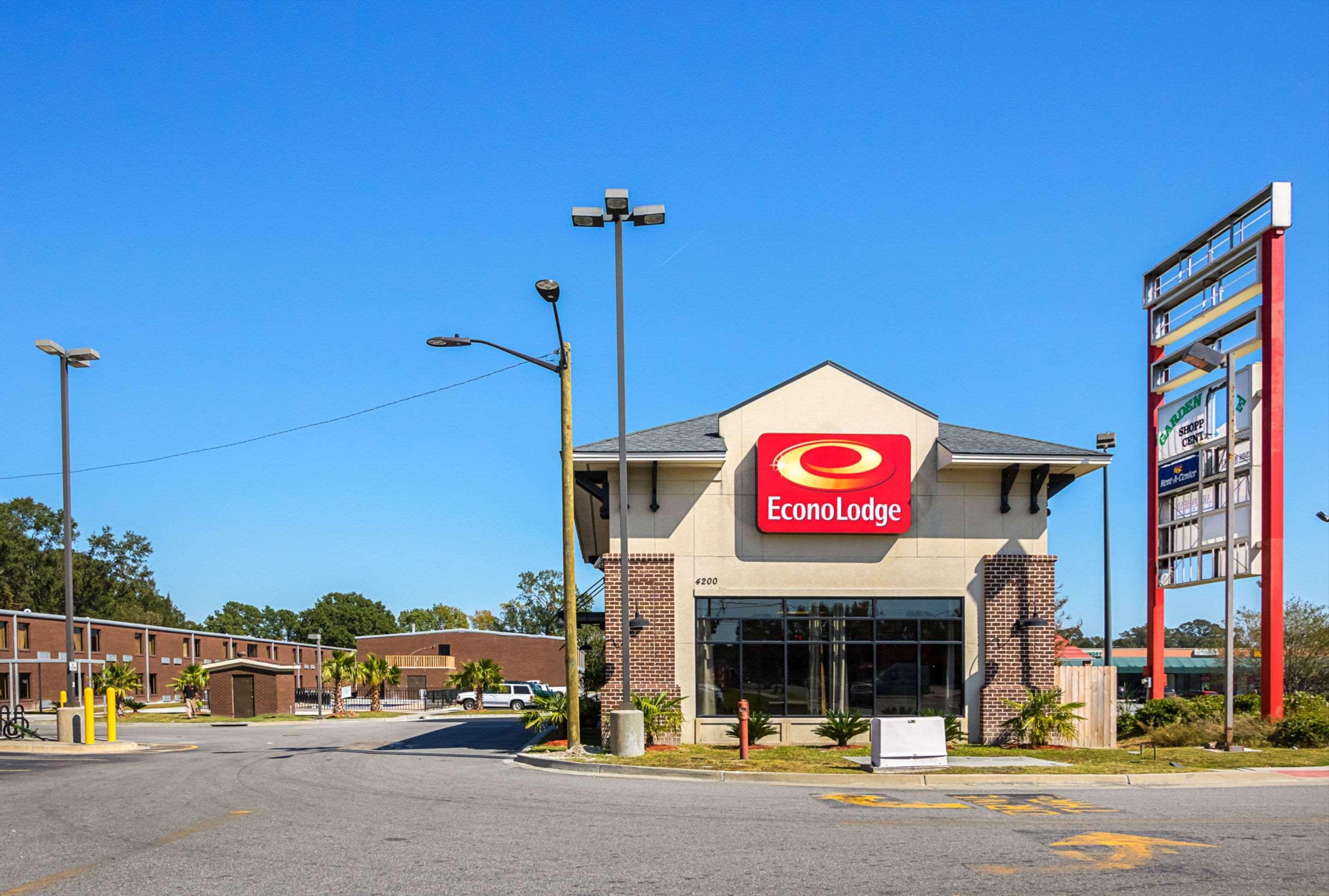 Econo Lodge Savannah Exterior photo