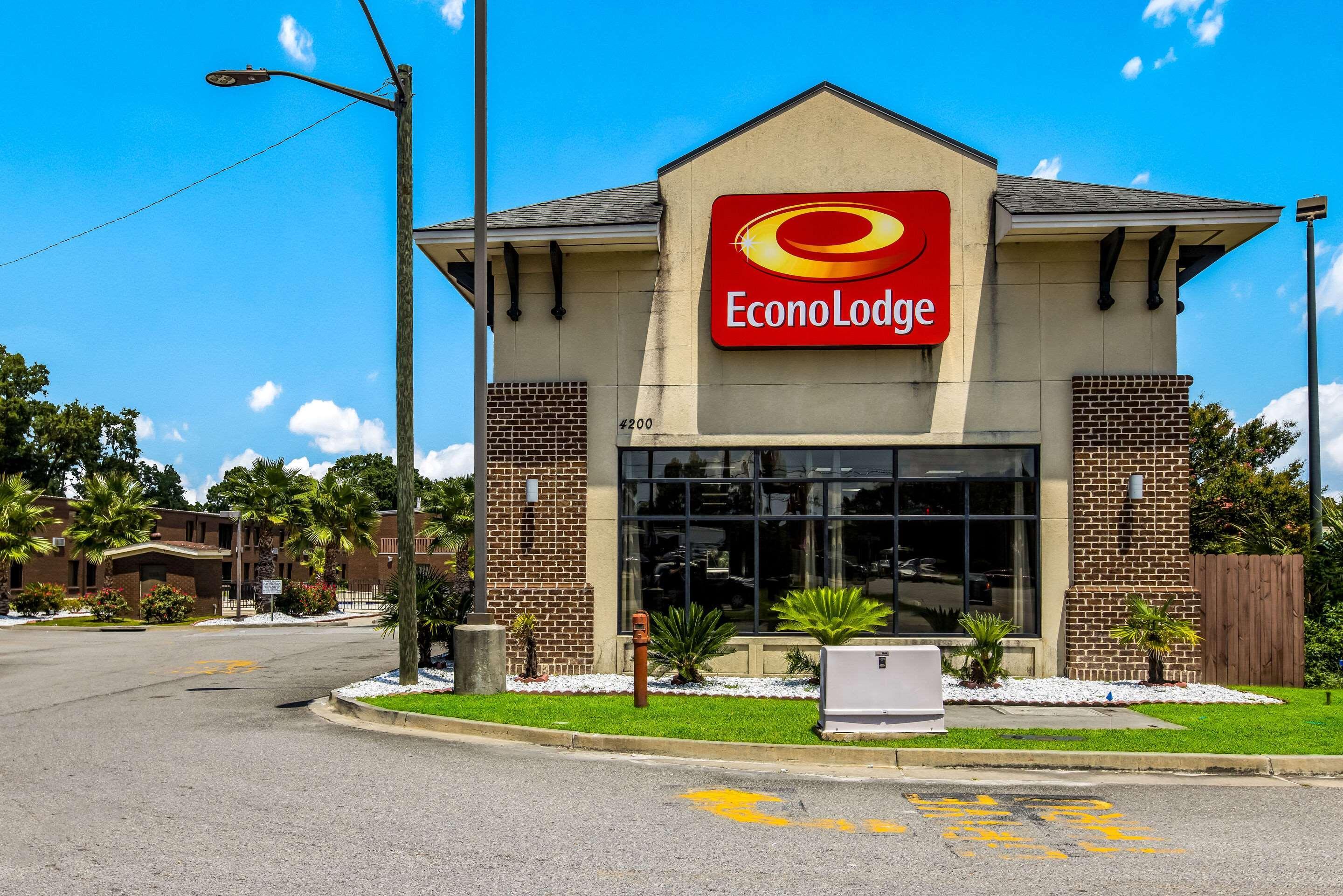 Econo Lodge Savannah Exterior photo