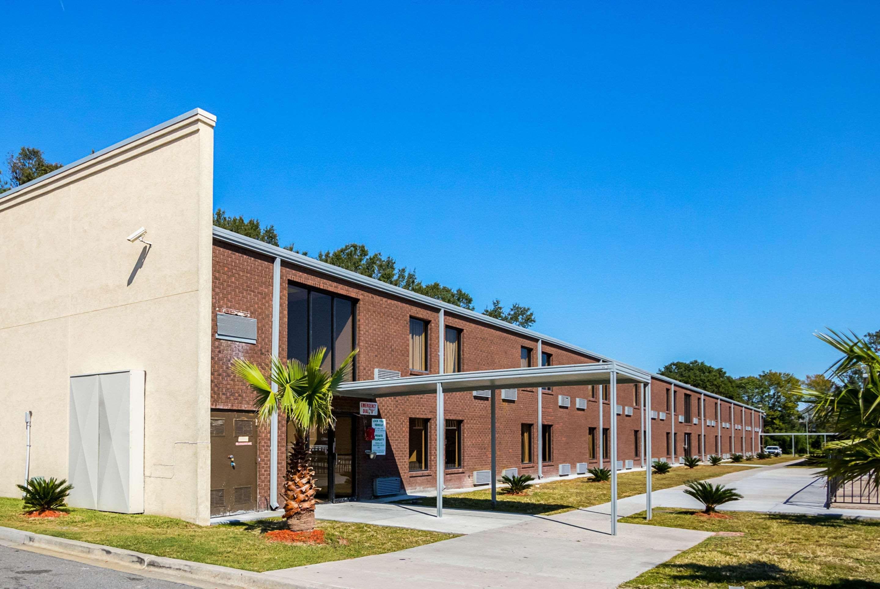 Econo Lodge Savannah Exterior photo