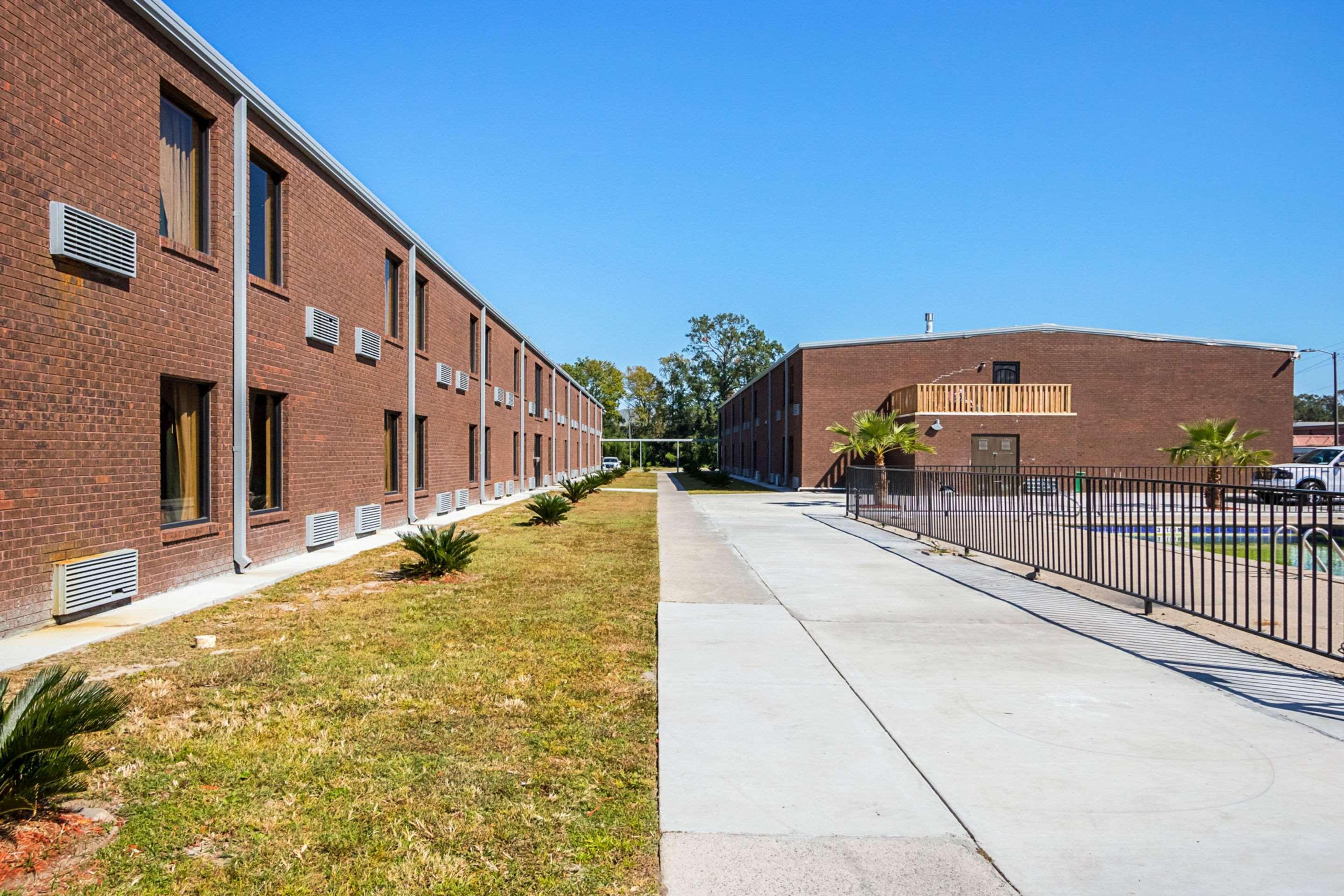 Econo Lodge Savannah Exterior photo